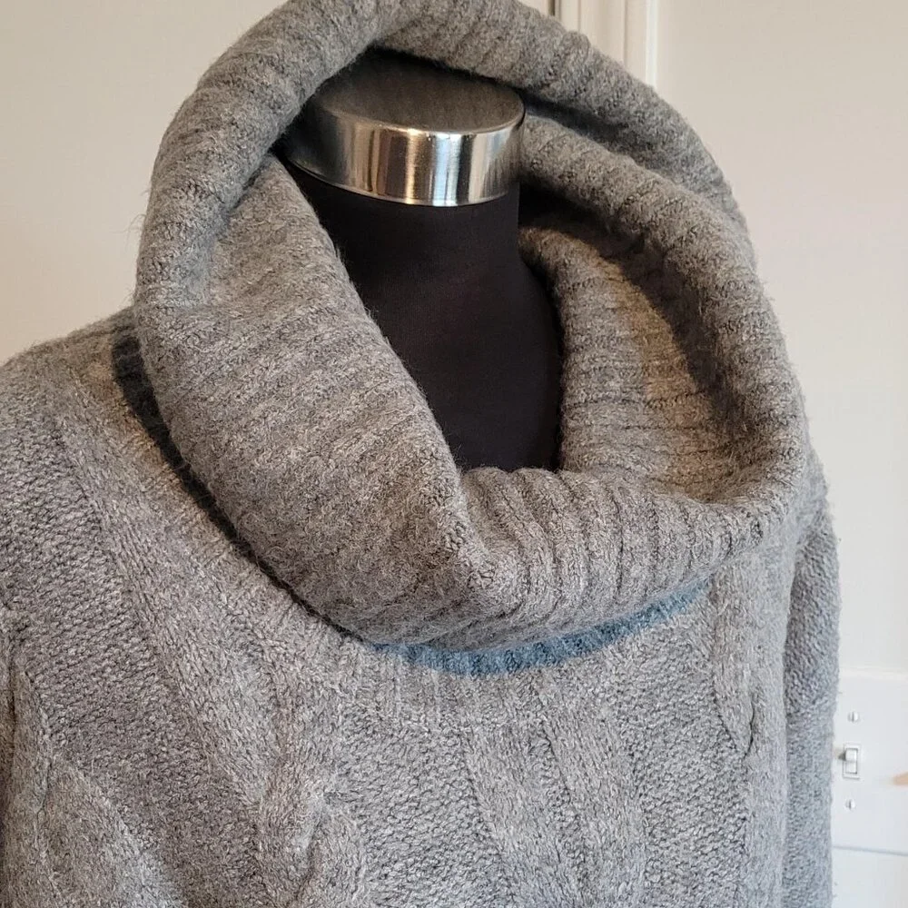 DKNY Women's SIZE LARGE Gray Cable Knit Oversize Cowl Neck slit-side sweater - Picture 2 of 7